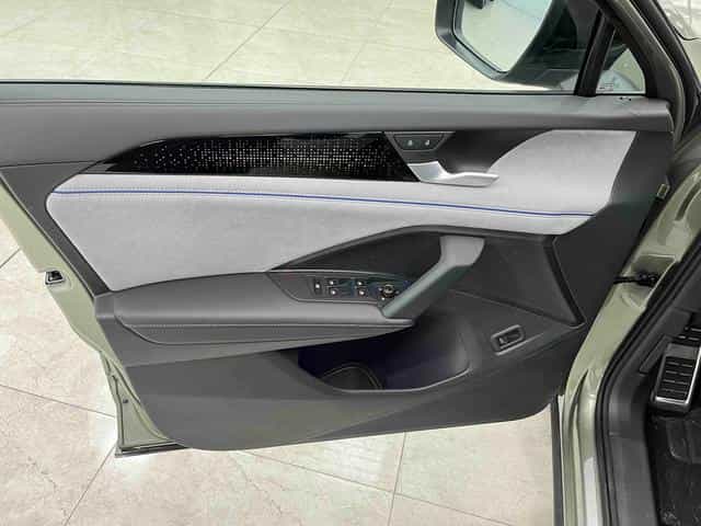 undefined undefined 2025-photo-10