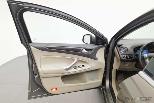 undefined undefined 2011-photo-11