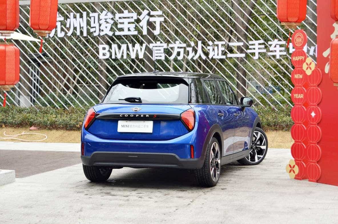 undefined undefined 2025-photo-3