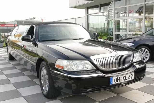 Lincoln Town Car *Kristal-Coach*Stretch-Limo*Tv*etc.. 12/2002-photo-1
