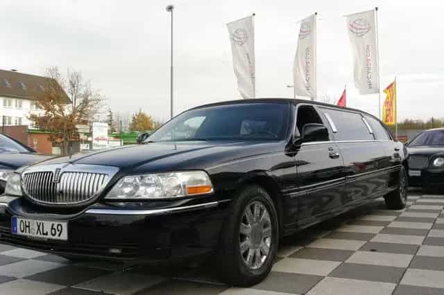 Lincoln Town Car *Kristal-Coach*Stretch-Limo*Tv*etc.. 12/2002-photo-2