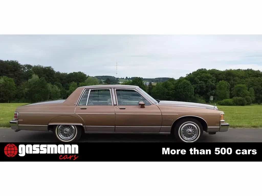Pontiac Bonneville , 4-Door Sedan 06/1981-photo-2