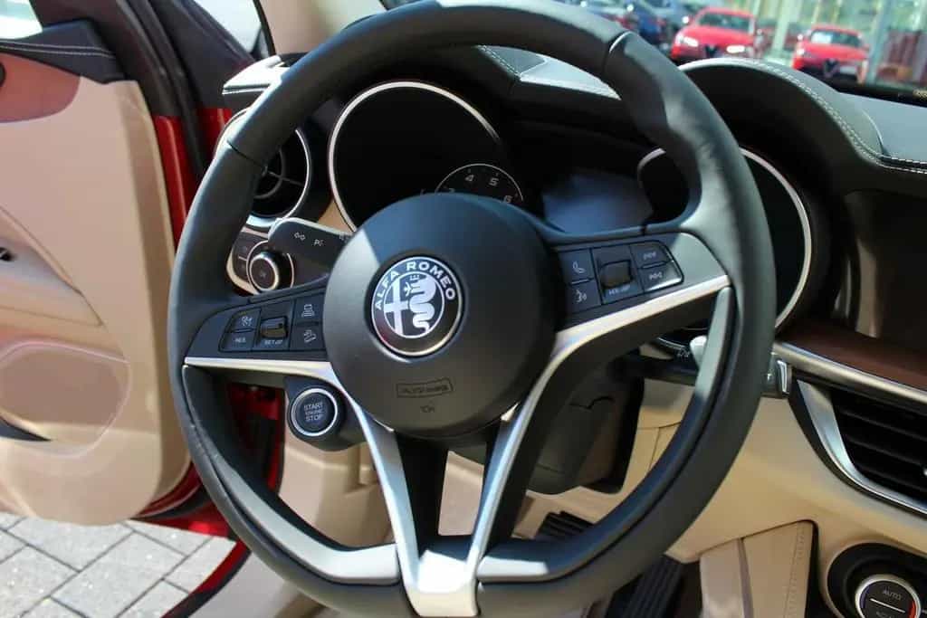 Alfa Romeo Stelvio Lusso Voll AHK, LederArmaturen 09/2019-photo-11