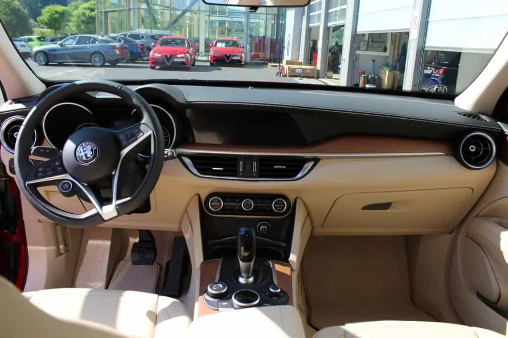Alfa Romeo Stelvio Lusso Voll AHK, LederArmaturen 09/2019-photo-9