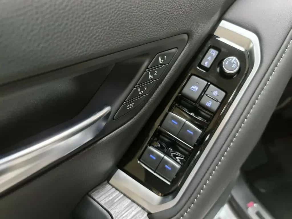 Toyota Land Cruiser LC300+70thANV+NEU+EUreg+HUD+360cam+RearTV+415HP 07/2023-photo-13
