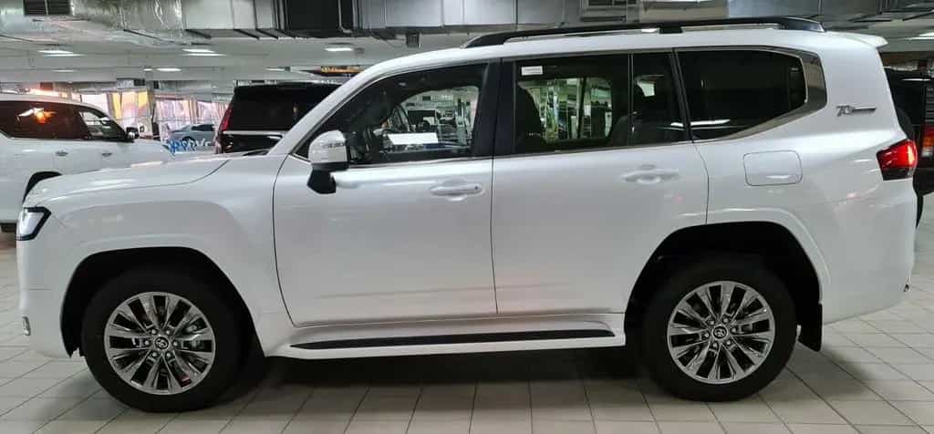 Toyota Land Cruiser LC300+70thANV+NEU+EUreg+HUD+360cam+RearTV+415HP 07/2023-photo-3