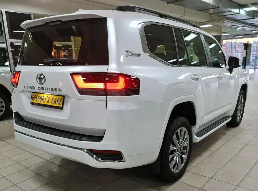 Toyota Land Cruiser LC300+70thANV+NEU+EUreg+HUD+360cam+RearTV+415HP 07/2023-photo-5