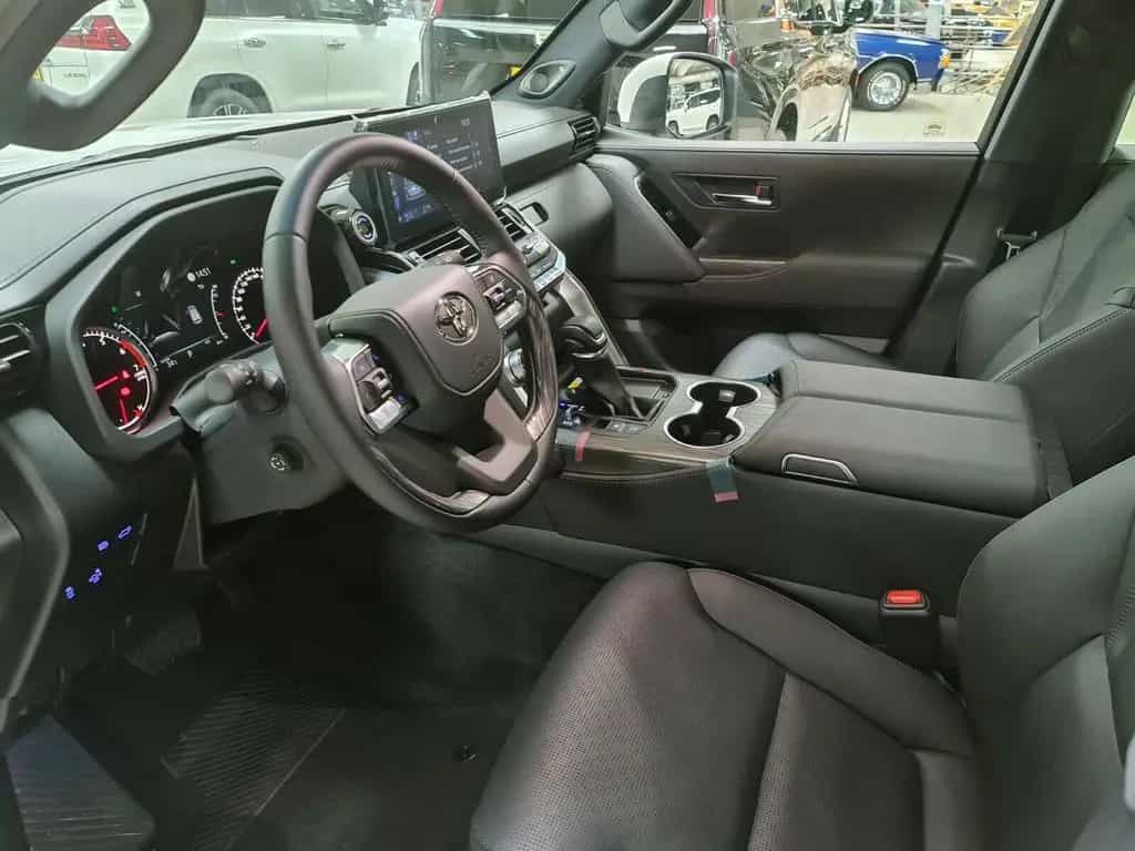 Toyota Land Cruiser LC300+70thANV+NEU+EUreg+HUD+360cam+RearTV+415HP 07/2023-photo-9
