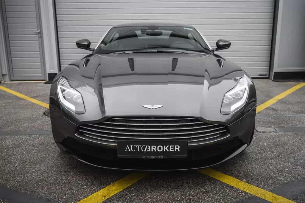Aston Martin DB11 5.2 V12 Launch Edition 03/2017-photo-1