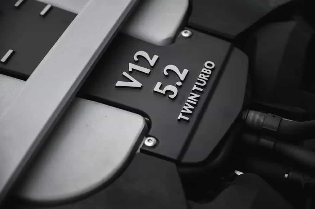 Aston Martin DB11 5.2 V12 Launch Edition 03/2017-photo-17