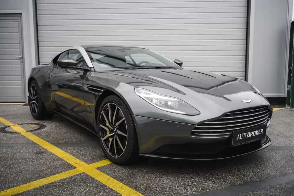 Aston Martin DB11 5.2 V12 Launch Edition 03/2017-photo-2