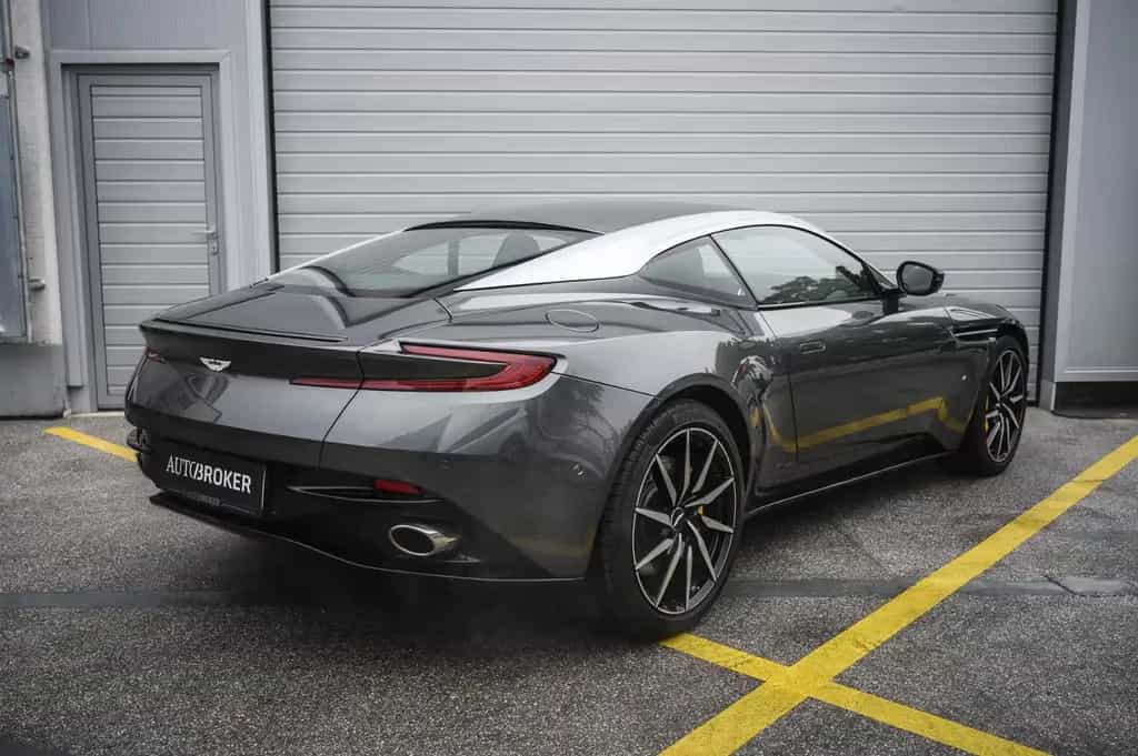 Aston Martin DB11 5.2 V12 Launch Edition 03/2017-photo-3