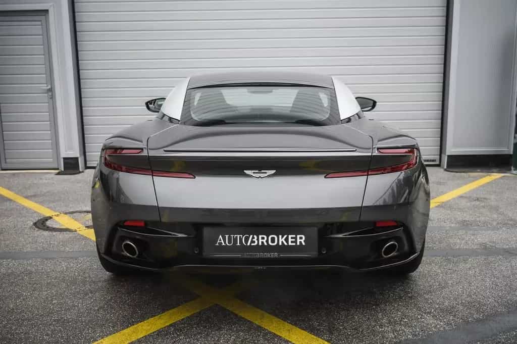 Aston Martin DB11 5.2 V12 Launch Edition 03/2017-photo-4