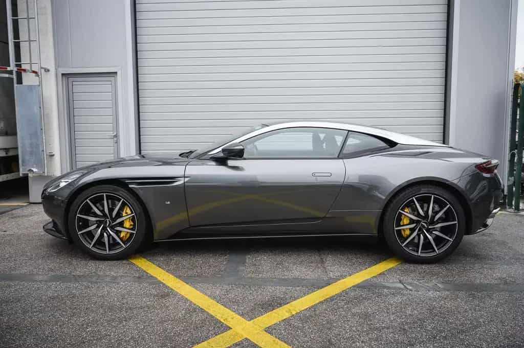 Aston Martin DB11 5.2 V12 Launch Edition 03/2017-photo-7