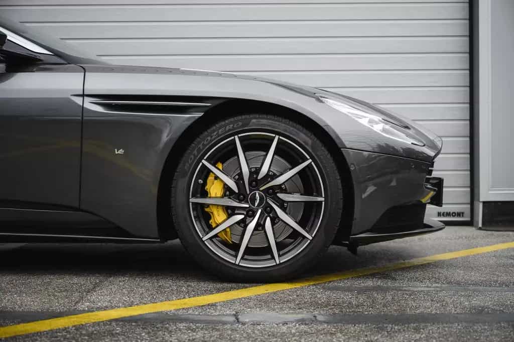 Aston Martin DB11 5.2 V12 Launch Edition 03/2017-photo-8