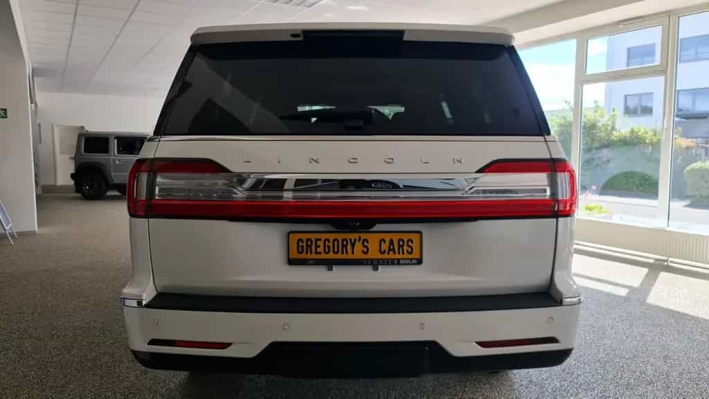 Lincoln Navigator VOLL+LONG+TWIN.TURBO+BLACK.EDITION+NEW null-photo-4