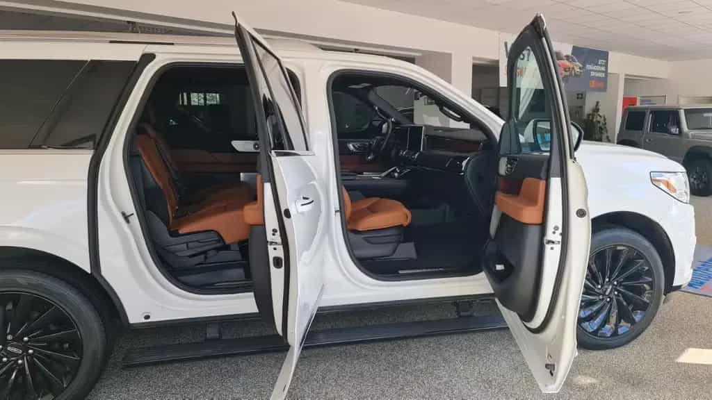 Lincoln Navigator VOLL+LONG+TWIN.TURBO+BLACK.EDITION+NEW null-photo-6