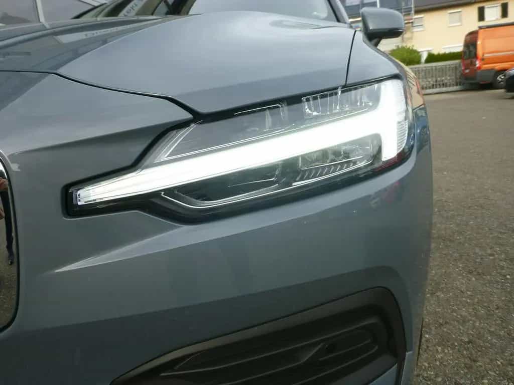 Volvo V60 B4 Diesel Momentum Pro Automatik 10/2021-photo-13