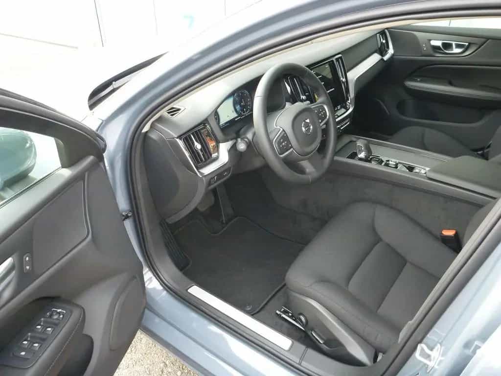 Volvo V60 B4 Diesel Momentum Pro Automatik 10/2021-photo-8