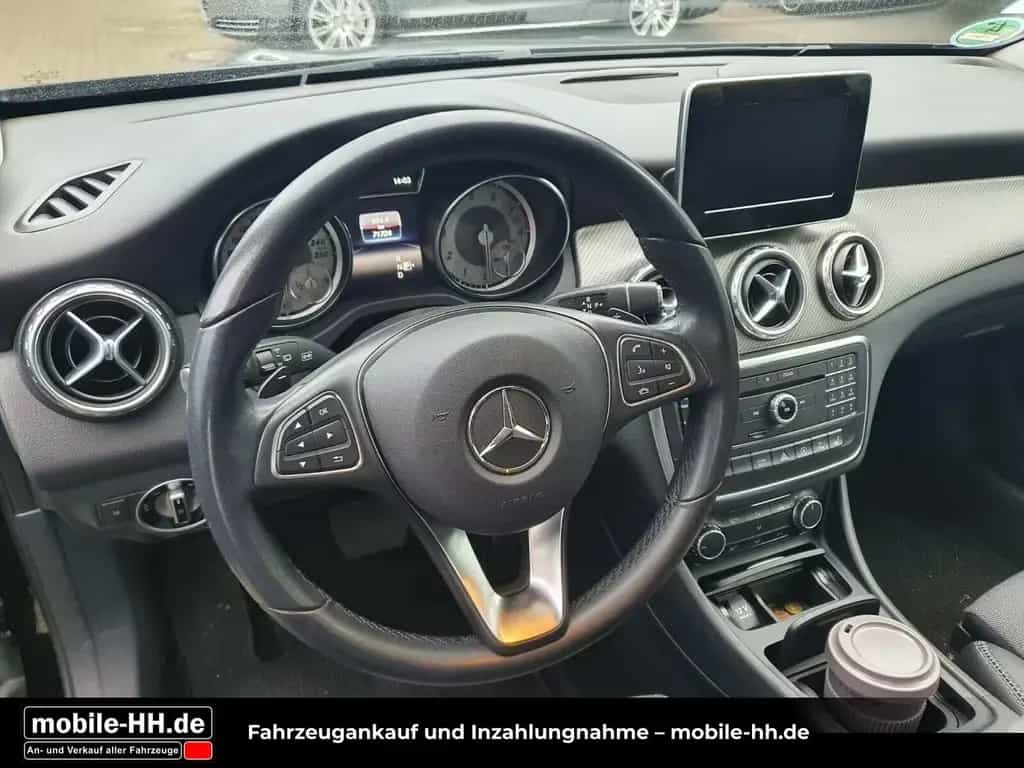Mercedes-Benz GLA 180 *LEDER*BI-XENON*NAVI*PDC*STYLE* 02/2017-photo-3