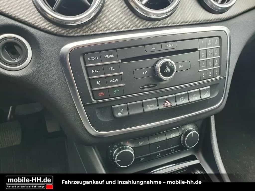 Mercedes-Benz GLA 180 *LEDER*BI-XENON*NAVI*PDC*STYLE* 02/2017-photo-4