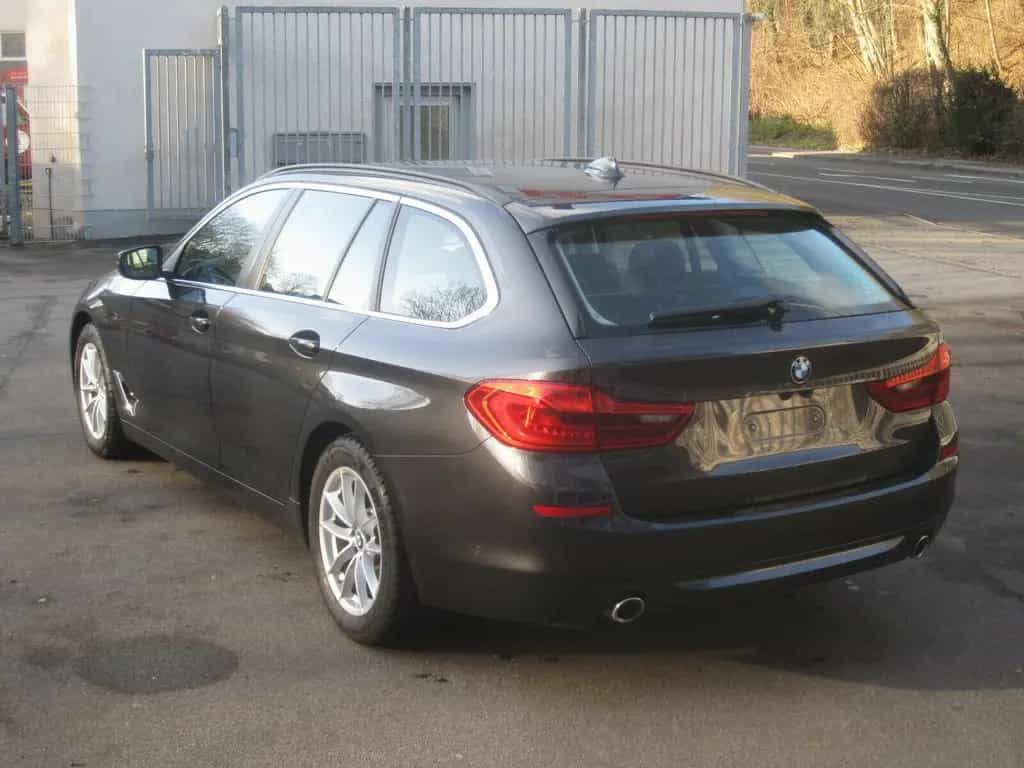 BMW 5 Series 520 d xDrive Touring Automatik Navi Kamera Park 05/2019-photo-2