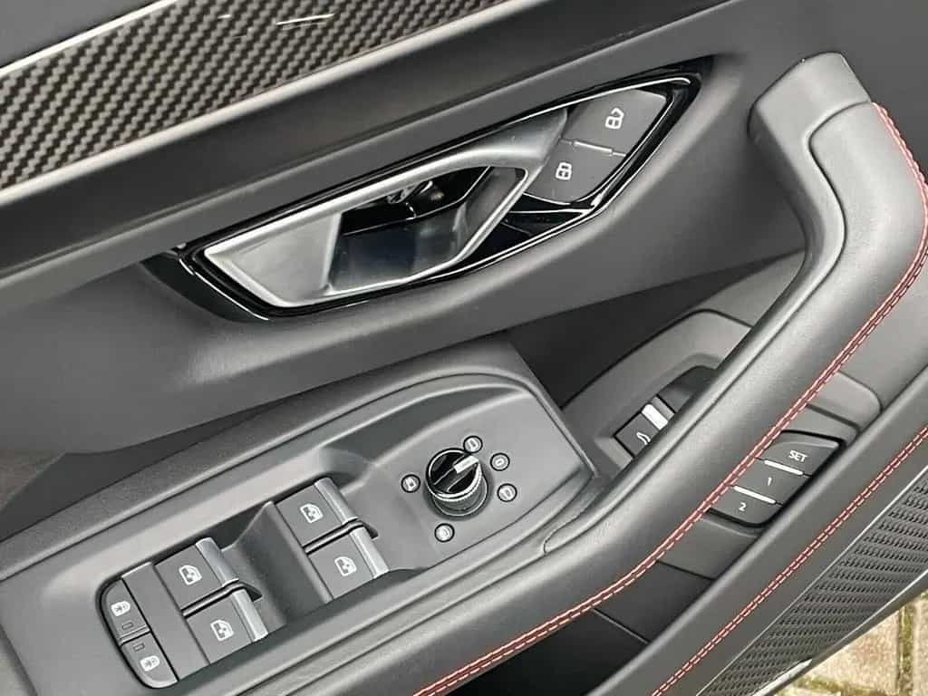 Lamborghini Urus LP650 *PANO*Carbon*HeUp*23*Miete*Mietkauf* 03/2021-photo-19