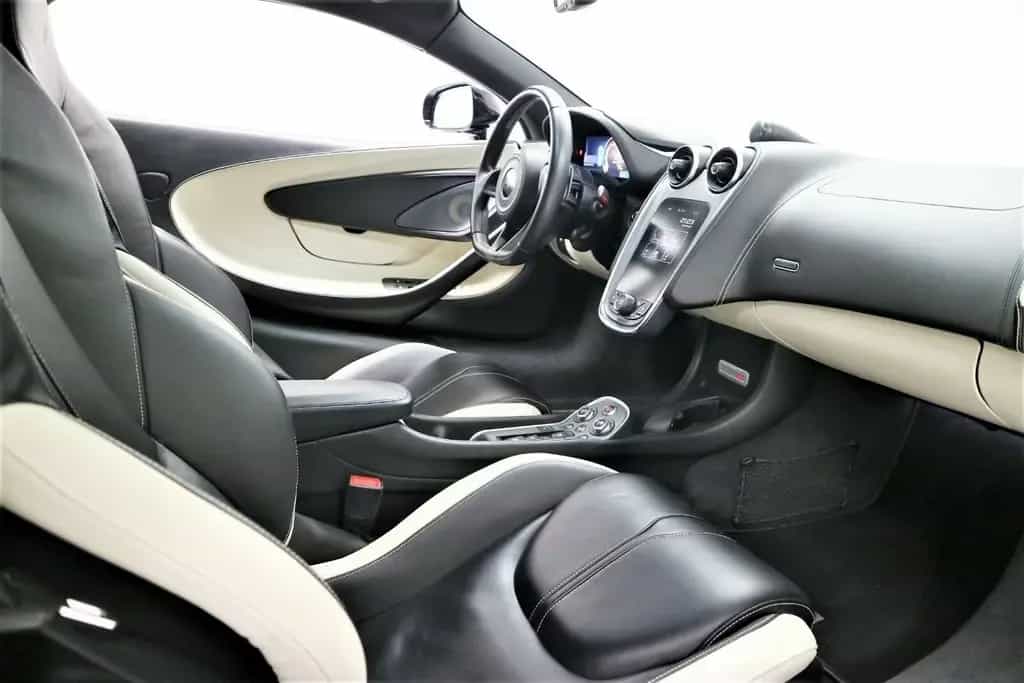 McLaren 570S 3.8 V8 Coupé 01/2018-photo-4