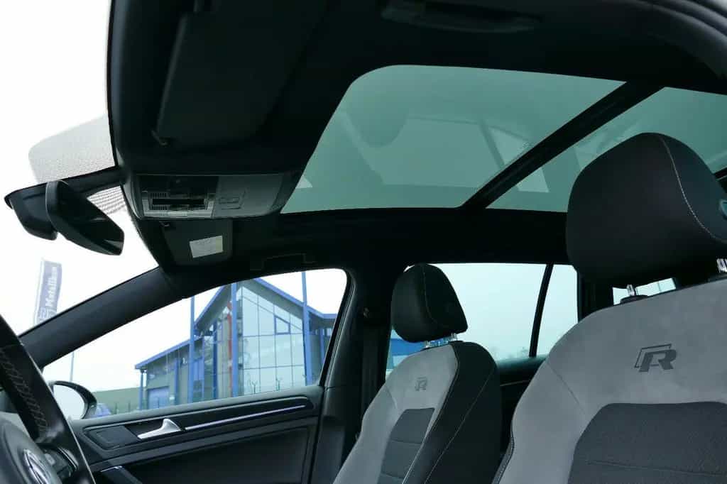 Volkswagen Golf 2.0 TSI DSG 4MOTION BMT R Variant PANO NAVI 01/2017-photo-19