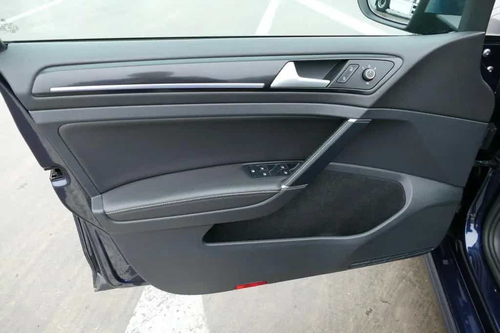 Volkswagen Golf 2.0 TSI DSG 4MOTION BMT R Variant PANO NAVI 01/2017-photo-23