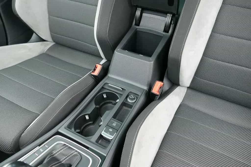 Volkswagen Golf 2.0 TSI DSG 4MOTION BMT R Variant PANO NAVI 01/2017-photo-24