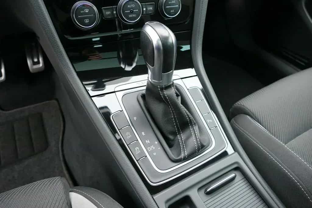Volkswagen Golf 2.0 TSI DSG 4MOTION BMT R Variant PANO NAVI 01/2017-photo-25