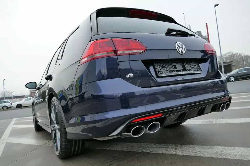 Volkswagen Golf 2.0 TSI DSG 4MOTION BMT R Variant PANO NAVI 01/2017-photo-3