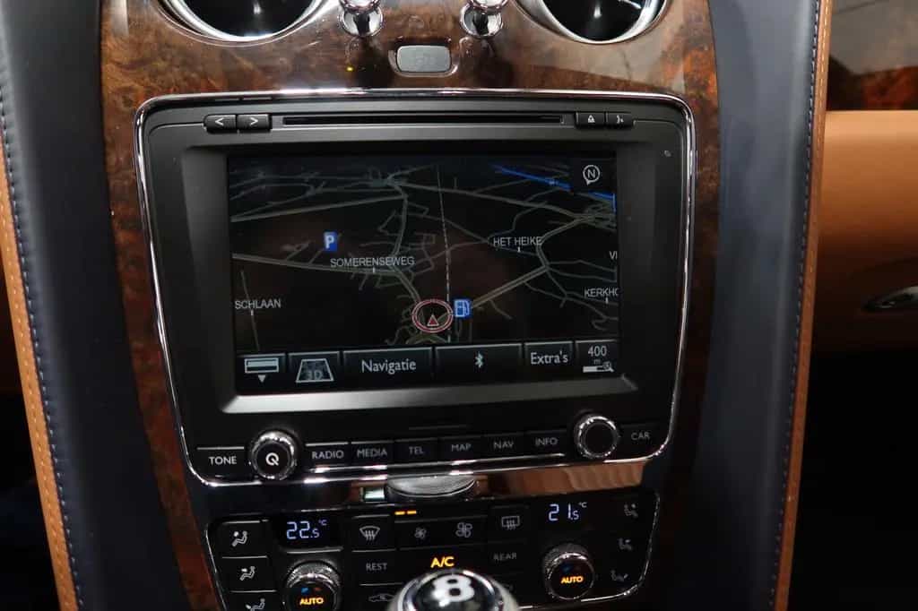 Bentley Flying Spur 4.0 V8 S 1.Hand Scheckheftgepflegt 06/2017-photo-17