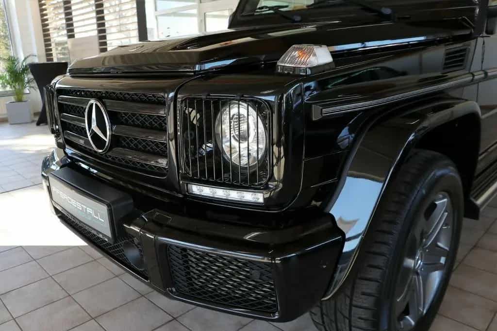 Mercedes-Benz G 350 d Designo Exclusiv Sthz TV Rear Seat Night 07/2017-photo-1