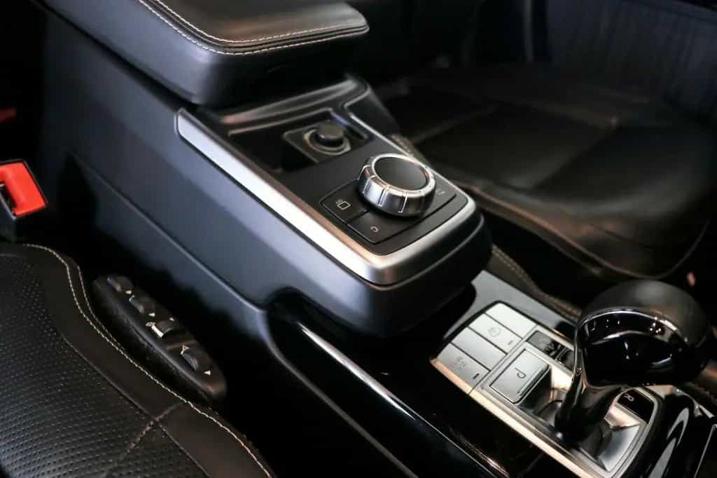 Mercedes-Benz G 350 d Designo Exclusiv Sthz TV Rear Seat Night 07/2017-photo-13