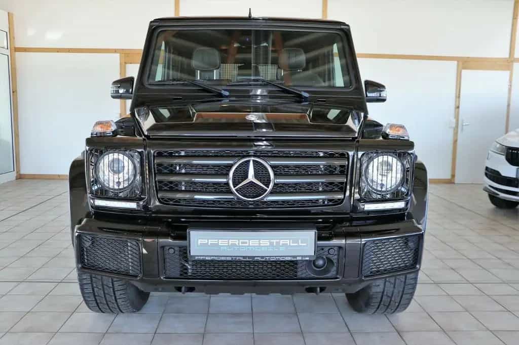 Mercedes-Benz G 350 d Designo Exclusiv Sthz TV Rear Seat Night 07/2017-photo-3