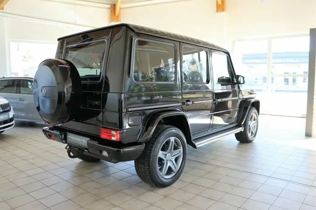 Mercedes-Benz G 350 d Designo Exclusiv Sthz TV Rear Seat Night 07/2017-photo-4