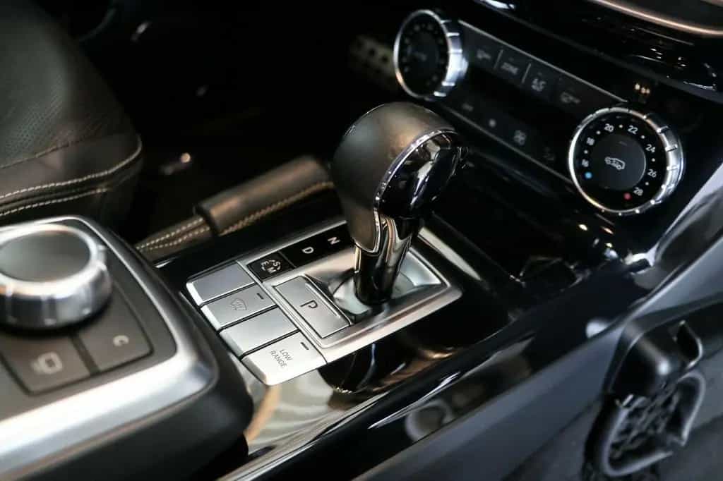 Mercedes-Benz G 350 d Designo Exclusiv Sthz TV Rear Seat Night 07/2017-photo-9