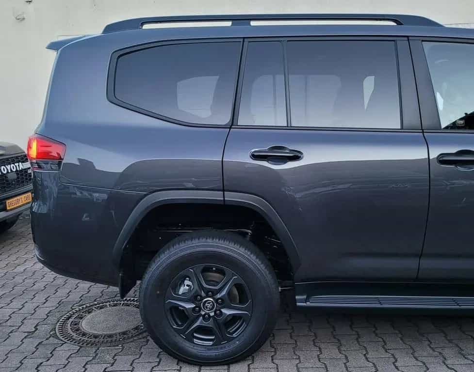 Toyota Land Cruiser LC300 GAZOO Racing+SPORT+NEU+EU+415HP+TWIN+TURBO 07/2023-photo-11