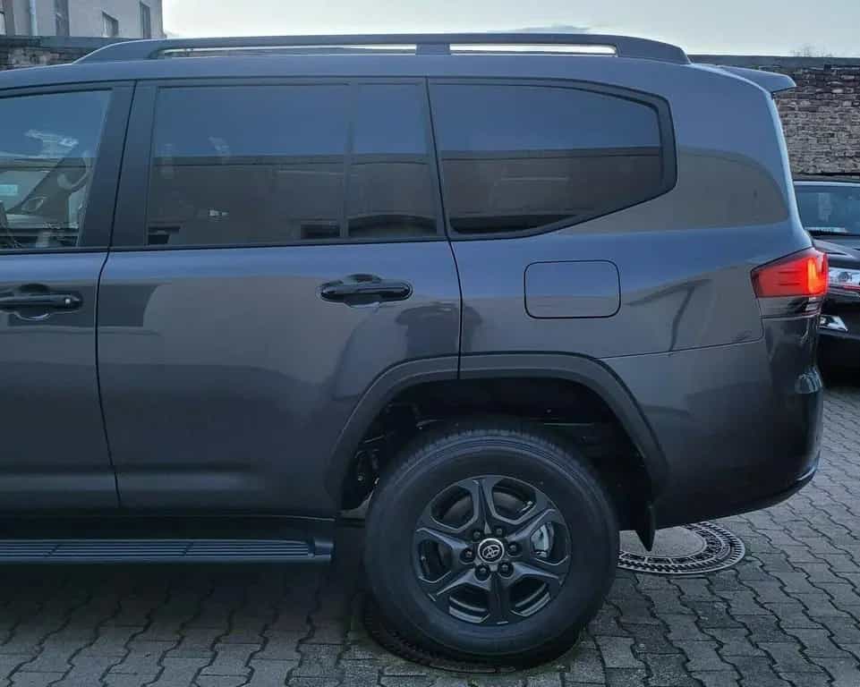 Toyota Land Cruiser LC300 GAZOO Racing+SPORT+NEU+EU+415HP+TWIN+TURBO 07/2023-photo-6