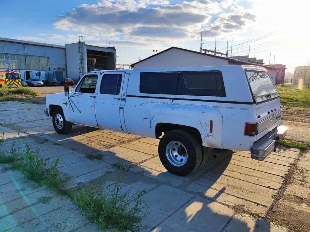 Chevrolet C30 Silverado Camper Special 7.4L V8 01/1982-photo-3