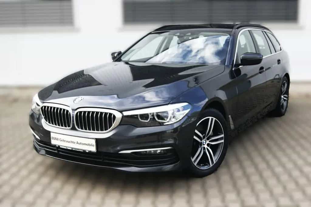 BMW 5 Series 520d xDrive TOUR*AUTOM*1.HD*PANO*KAM*HEAD-UP*PAR 06/2019-photo-1