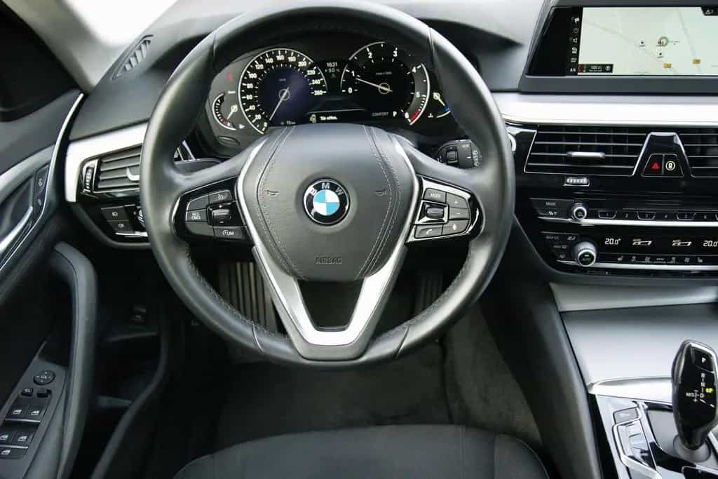 BMW 5 Series 520d xDrive TOUR*AUTOM*1.HD*PANO*KAM*HEAD-UP*PAR 06/2019-photo-16