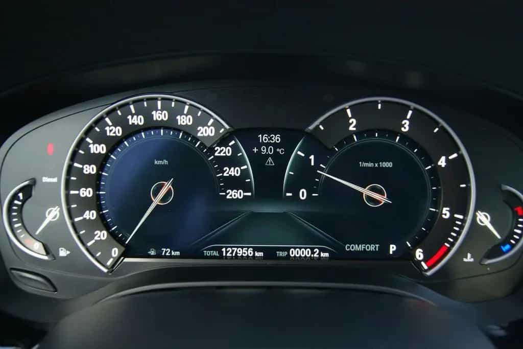 BMW 5 Series 520d xDrive TOUR*AUTOM*1.HD*PANO*KAM*HEAD-UP*PAR 06/2019-photo-17
