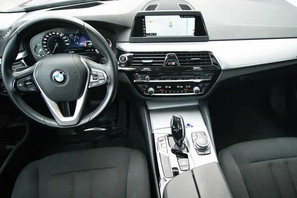 BMW 5 Series 520d xDrive TOUR*AUTOM*1.HD*PANO*KAM*HEAD-UP*PAR 06/2019-photo-18
