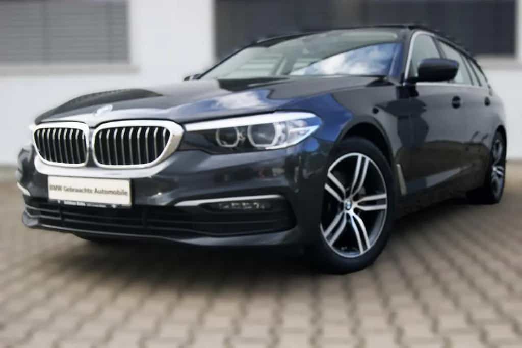 BMW 5 Series 520d xDrive TOUR*AUTOM*1.HD*PANO*KAM*HEAD-UP*PAR 06/2019-photo-2