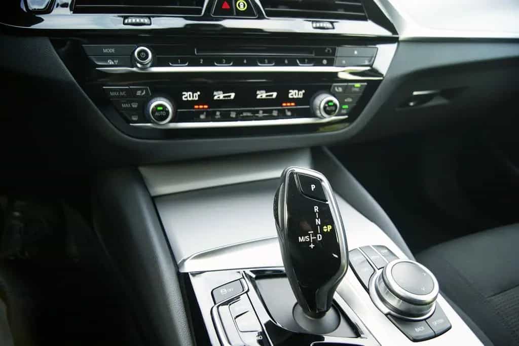 BMW 5 Series 520d xDrive TOUR*AUTOM*1.HD*PANO*KAM*HEAD-UP*PAR 06/2019-photo-20
