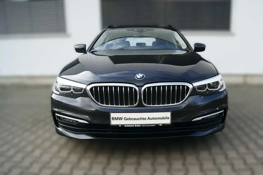 BMW 5 Series 520d xDrive TOUR*AUTOM*1.HD*PANO*KAM*HEAD-UP*PAR 06/2019-photo-3