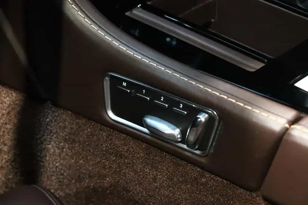 Aston Martin DBS Volante - Marron Black - B&O - Piano Black 10/2012-photo-7